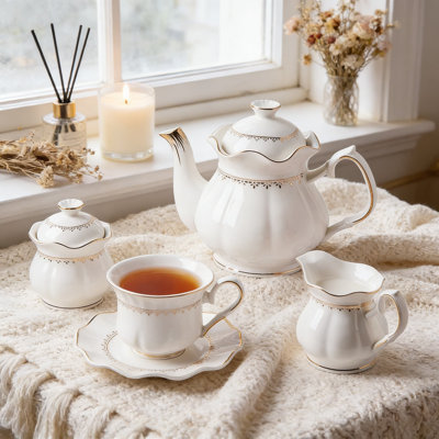 Service à thé en porcelaine 21 pièces avec garniture dorée rétro, comprenant théière, tasses, soucoupes, sucrier, pot à crème et cuillères, service complet pour 6