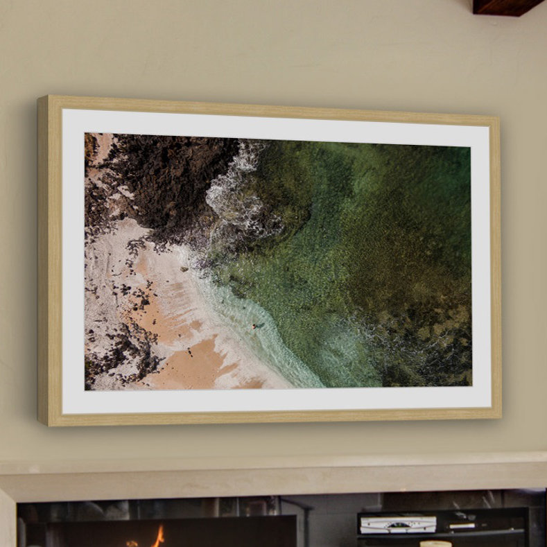 « sandy lagon » par karolis janulis, reproduction d’art encadrée, H 12 po x l 18 po