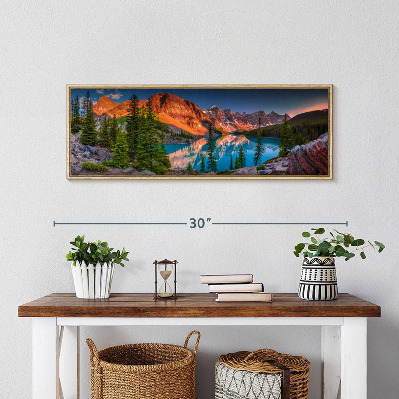 Crépuscule au lac Moraine, 28 po x 10 po, Cadre flottant en bois naturel