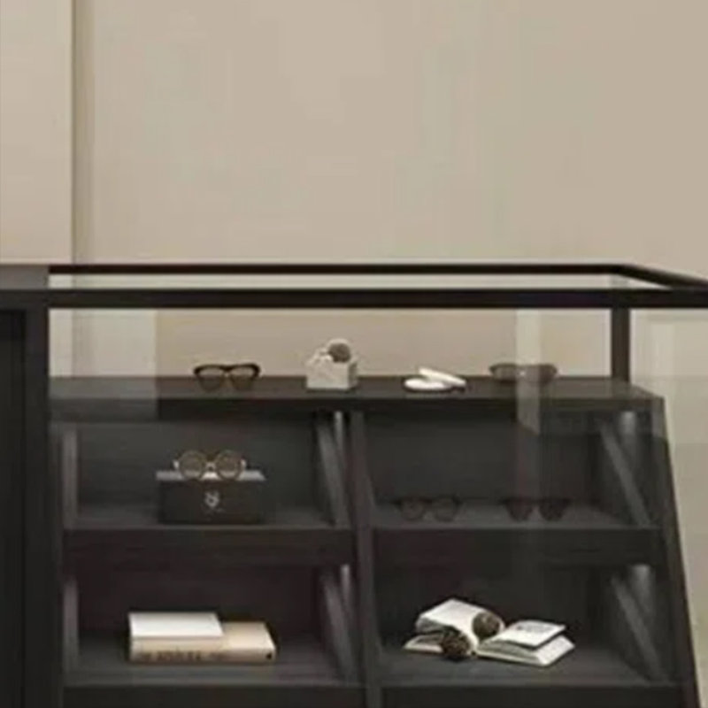 Buffet moderne au détail avec vitrines