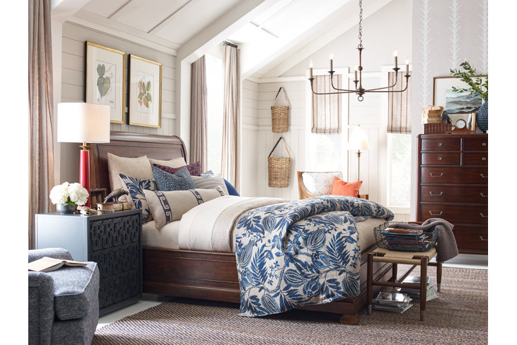 Traditional bedroom chandelier.