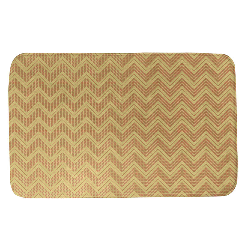 Tapis pour salle de bain à motif à chevrons à la main Stephenie, l 17 po x L 24 po, Jaune et orange