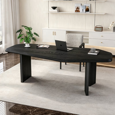 Bureau minimaliste de forme unique
