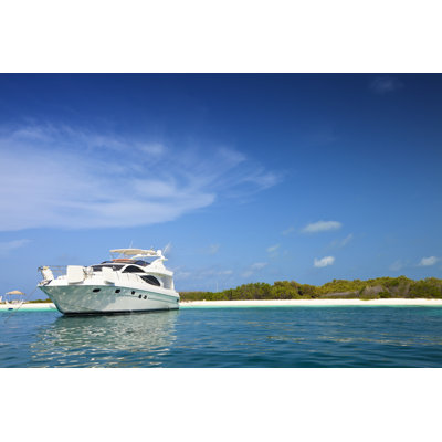 Luxury Yachts by Apomares