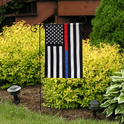 Drapeau de jardin brodé à fines lignes bleues et rouges