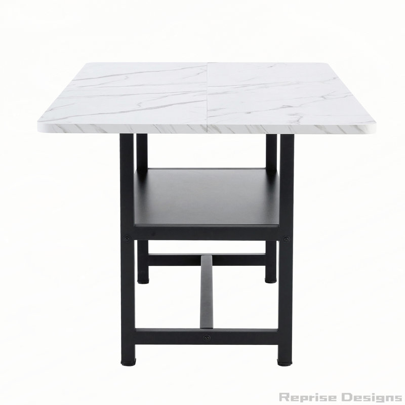 Une table de salle à manger de 71 x 35,4 pouces avec un plateau habilement assemblé par quatre panneaux de fibres à densité moyenne noirs texturés. Il y a une plateforme de rangement de 43,3 x 19,7 sous le bureau. Très approprié pour les réunions de famille