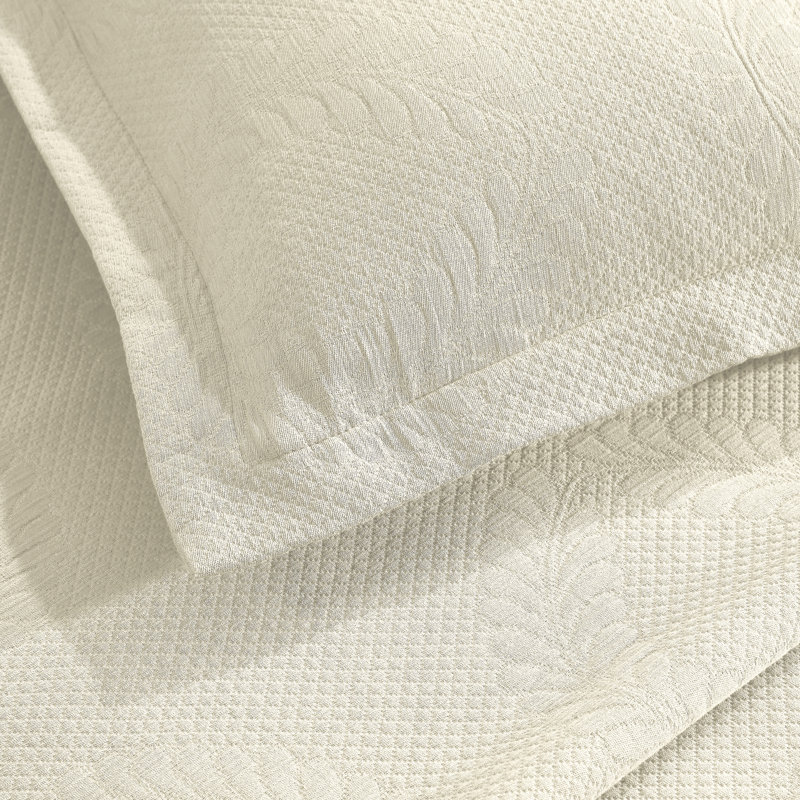 Peploi Medium Weight Jacquard Matelasse Floral Wreath 3 Piece Bedspread Set, California King, Ivory