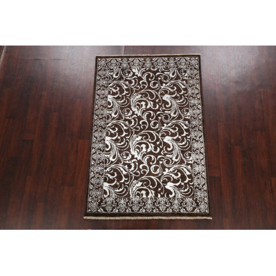 Tapis brun en laine et en soie noué à la main de conception unique 4 pi 1 po x 6 pi 1 po