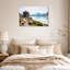 Tableau sur toile représentant un chalet alpin surplombant un lac turquoise et des montagnes-951985189