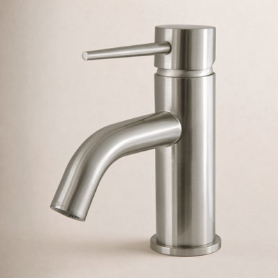 New York Single-Handle Faucet with Drain