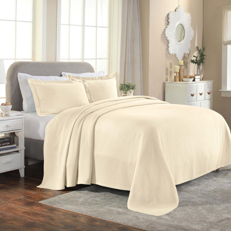 Superior Solitaire Waffled Matelassé Bedspread Set with Shams, Queen Bedspread + 2 Shams, Ivory