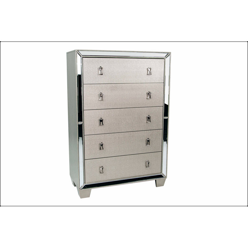 Commode 5 tiroirs à finition argentée traditionnelle avec panneau décoratif en acier inoxydable et poignées suspendues pour un grand rangement