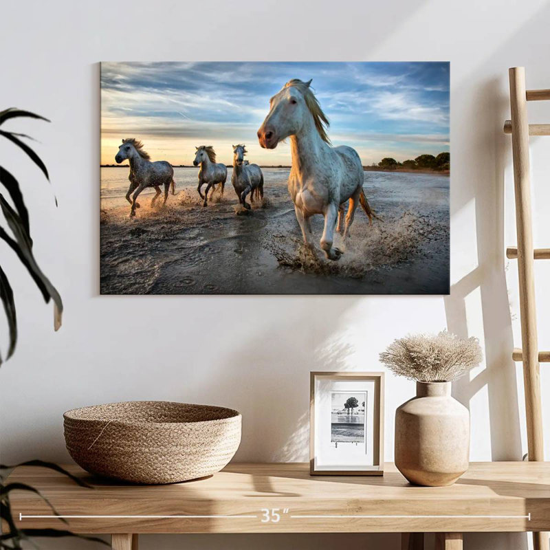 Brampt, cheval de Camargue blanc qui court dans l'océan IV, H 16 po x l 24 po