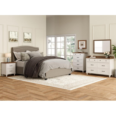 L'ensemble de chambre à coucher 3 pièces comprend une commode à 5 tiroirs, une commode à 6 tiroirs et une table de chevet avec tiroir