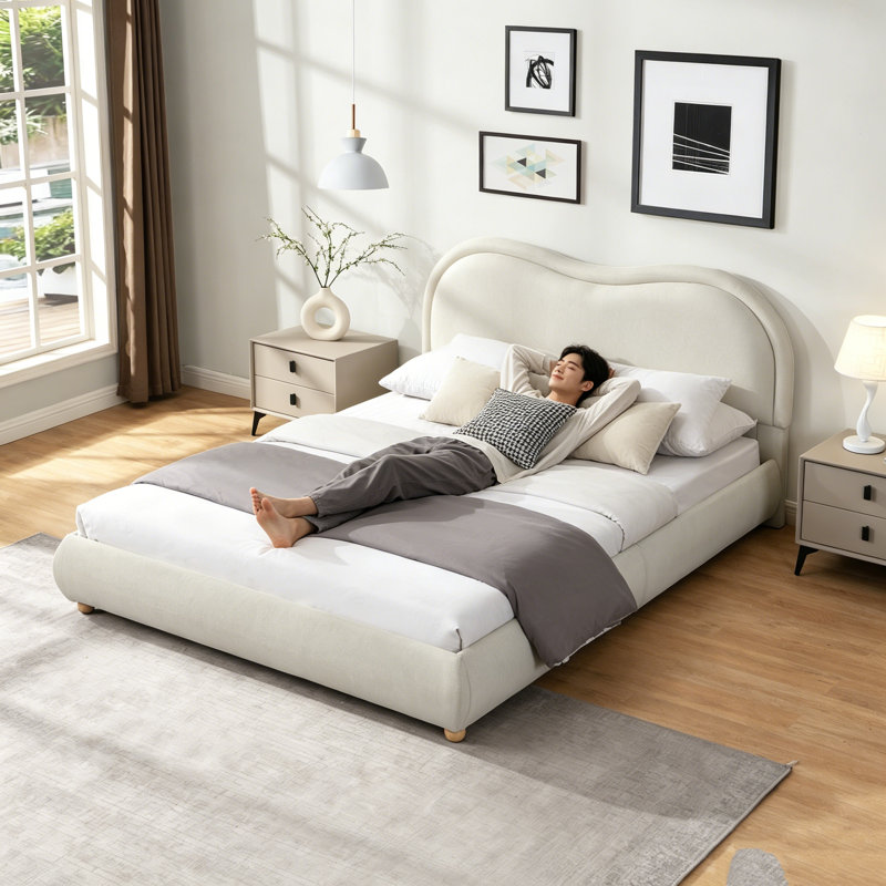 Élégante base de lit tapissier avec tête de lit courbée, lattes en bois et pieds en chêne pour un assemblage facile, Beige
