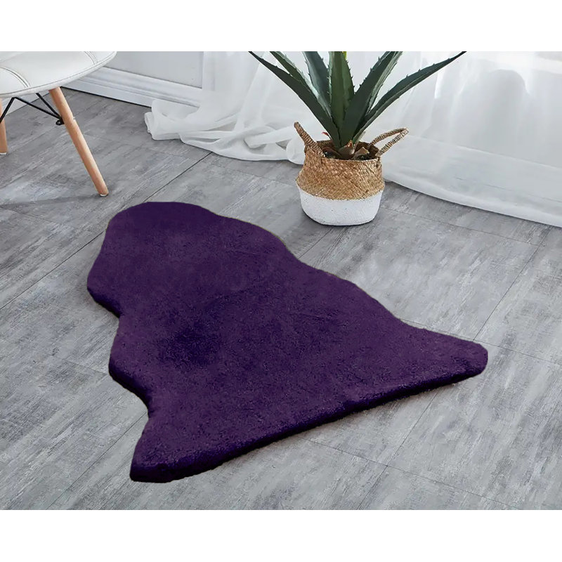 Tapis mauve en fausse fourrure tissé à la machine Novelty Haughbrook, Nouveauté 2 pi x 3 pi
