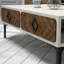 Ensemble de mobilier de salon moderne (3 pièces), finition noyer et crème | Comprend un meuble télé (70,9 x 20,5 x 13,8 po), 2 tablettes murales (10,8 x 33,1 x 7,9 po), une table basse (41,3 x 13,6 x 23,6 po) | Panneau de particules enduit 100% mélamine, design élégant et fonctionnel-866757459