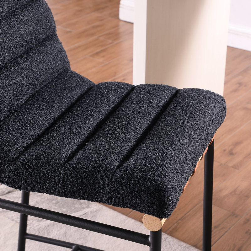 Élégante chaise à hauteur de comptoir avec revêtement bouclé et base en métal avec pieds