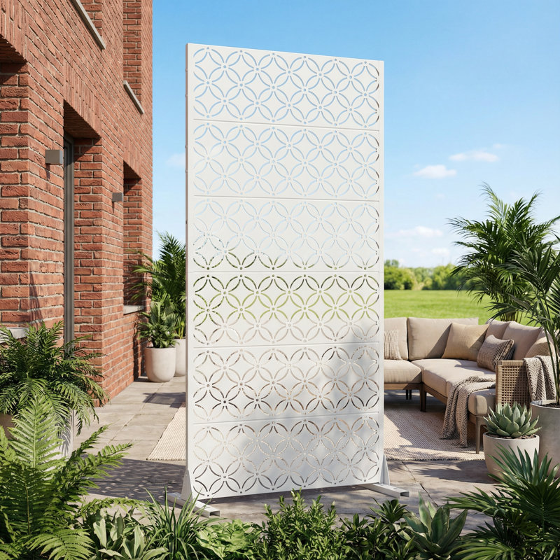 Panneau de clôture d'intimité en métal à rayures horizontales, 72" H x 47" W x 16" D, Blanc