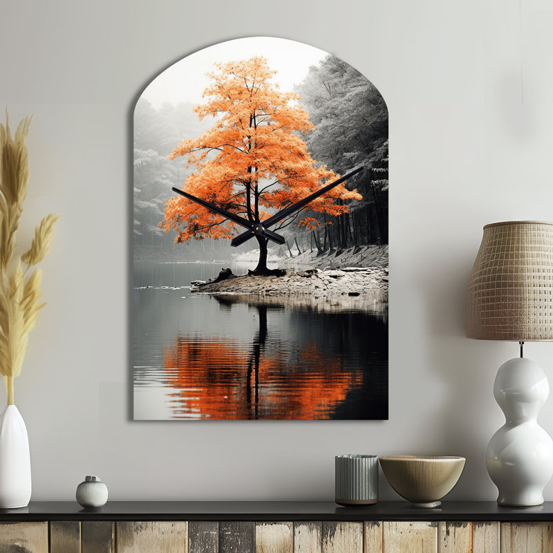 Orange et gris, forêt, automne, élégance II - horloge murale asymétrique, Grand