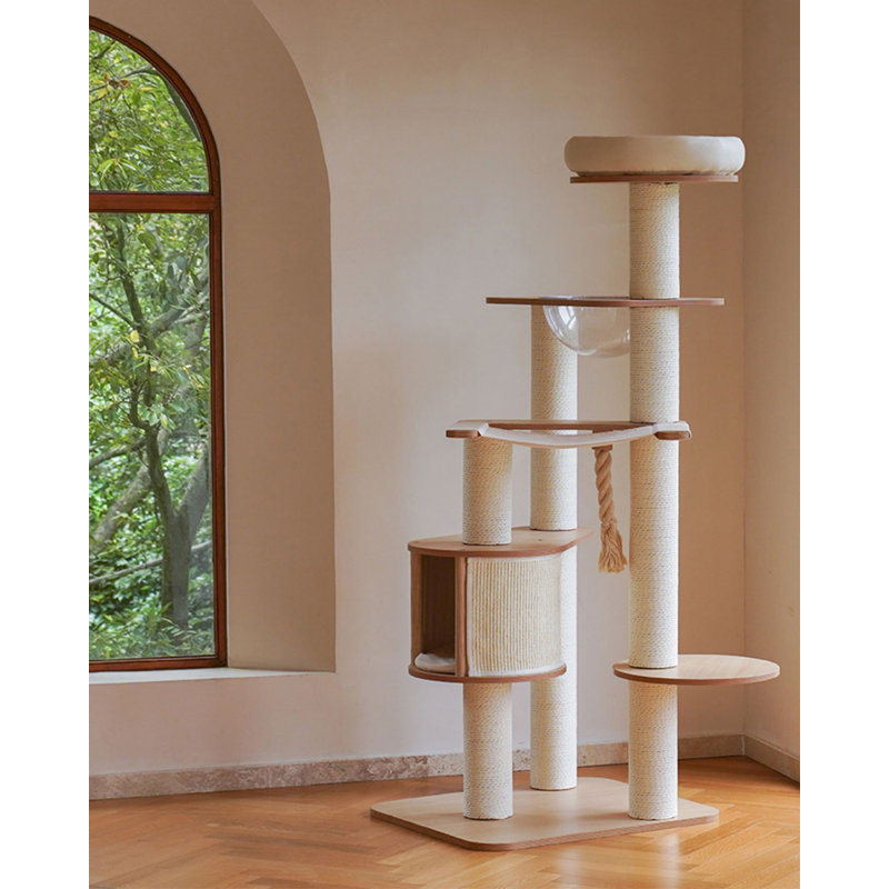 Structure d'escalade simple en bois et velours
