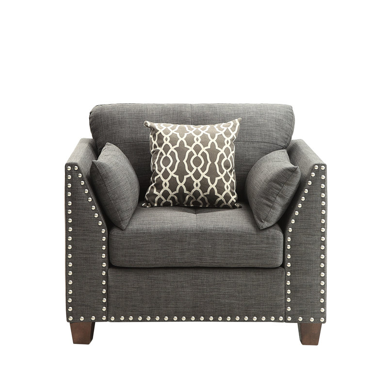 Chaise avec accoudoirs en lin gris avec 3 coussins - conception sans bouton, base à garniture cloutée, siège à ressorts ensachés, garniture en bois, structure, accoudoirs évasés, pieds de finition