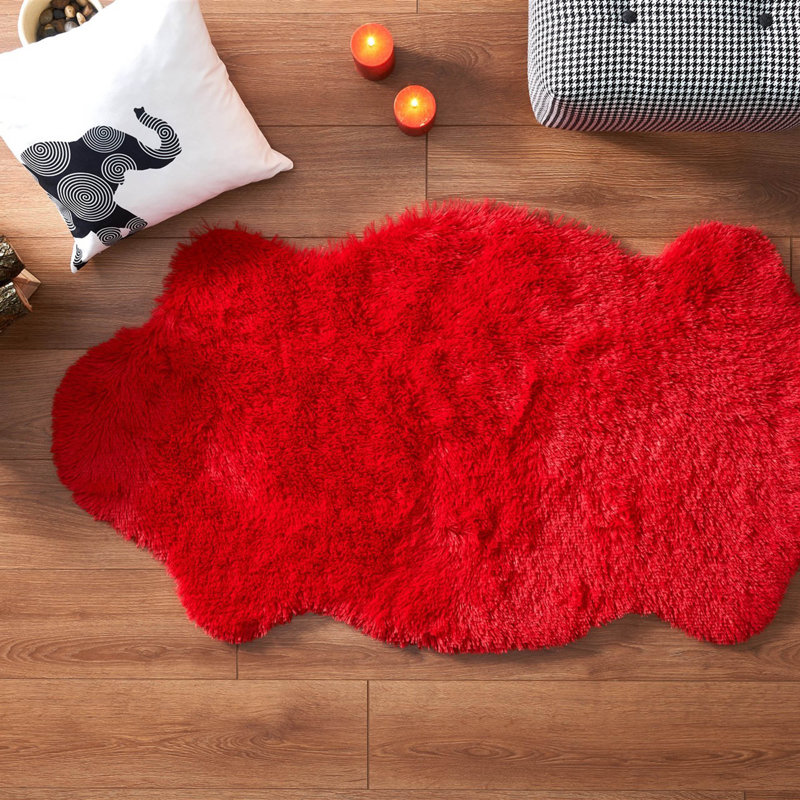 Tapis rouge à poils longs en acrylique Dukinfield, Nouveauté 2 pi 4 po x 9 pi 10 po
