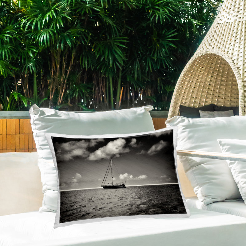 Coussin décoratif extérieur Clouds Over Big Ship par Dennis Frates