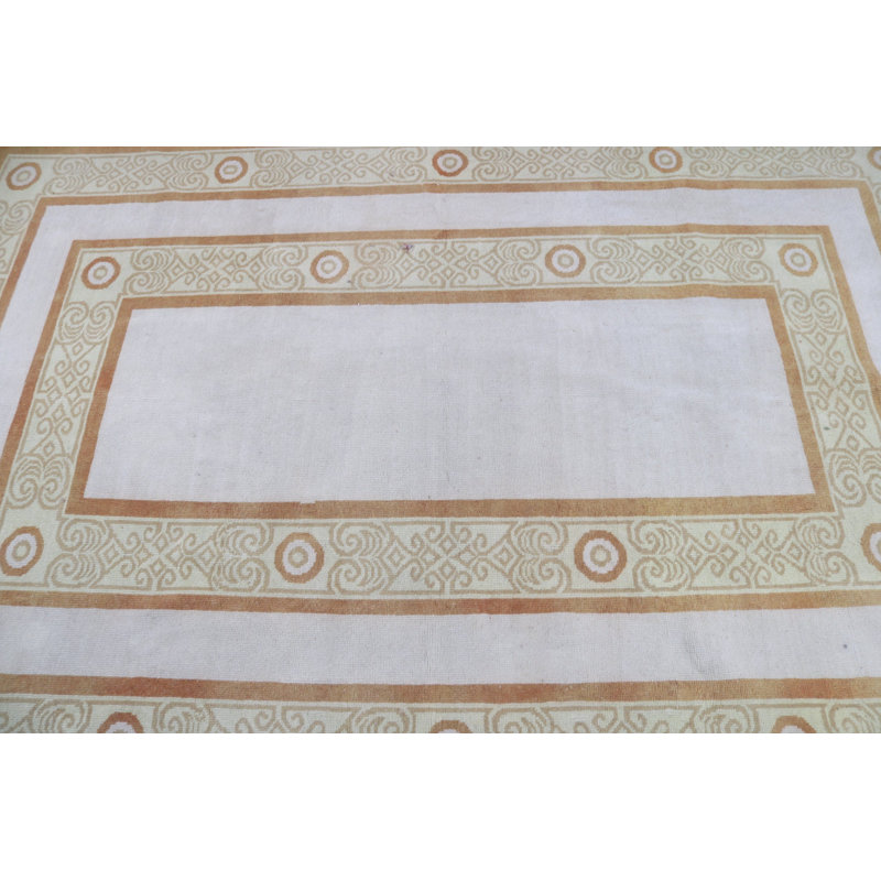 Tapis turc tissé à la main dans des tons de beige avec un motif géométrique pour le décor du salon