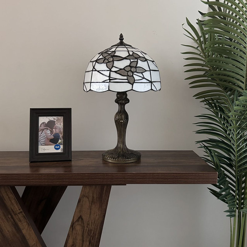 Lampe de table Simonson Tiffany avec fleurs en verre coloré et ampoule DEL incluses H 19 po x l 12 po x P 12 po