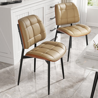Chaises de salle à manger rembourrées en similicuir avec détails cousus et rembourrage doux - Des chaises d'appoint parfaites pour les salles à manger, les cuisines et les salons.