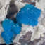 Grappe de cavansite avec calcite sur heuladite avec calcite