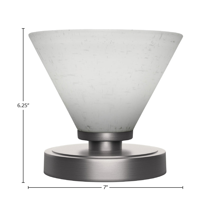 Lampe d'appoint Towne présentée en finition graphite avec verre mousseline blanc de 7 po