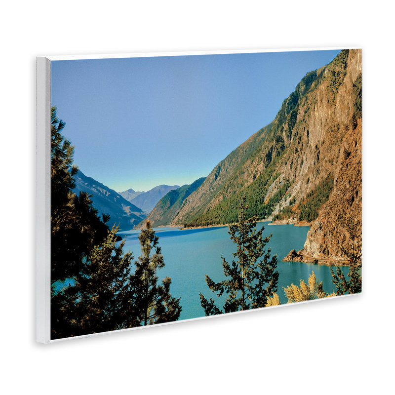 Plaque murale Golden Peaks over River, design par Madison Starnes, photographie, H 13 po x l 19 po