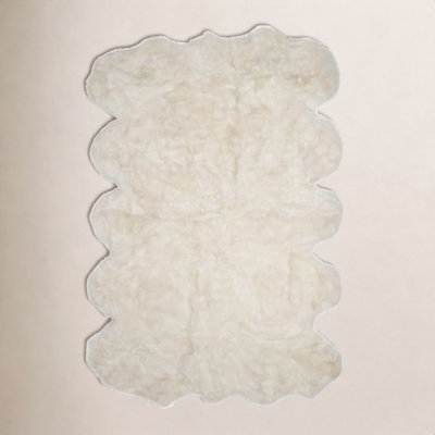 Mera Handmade Sheepskin White Area Rug