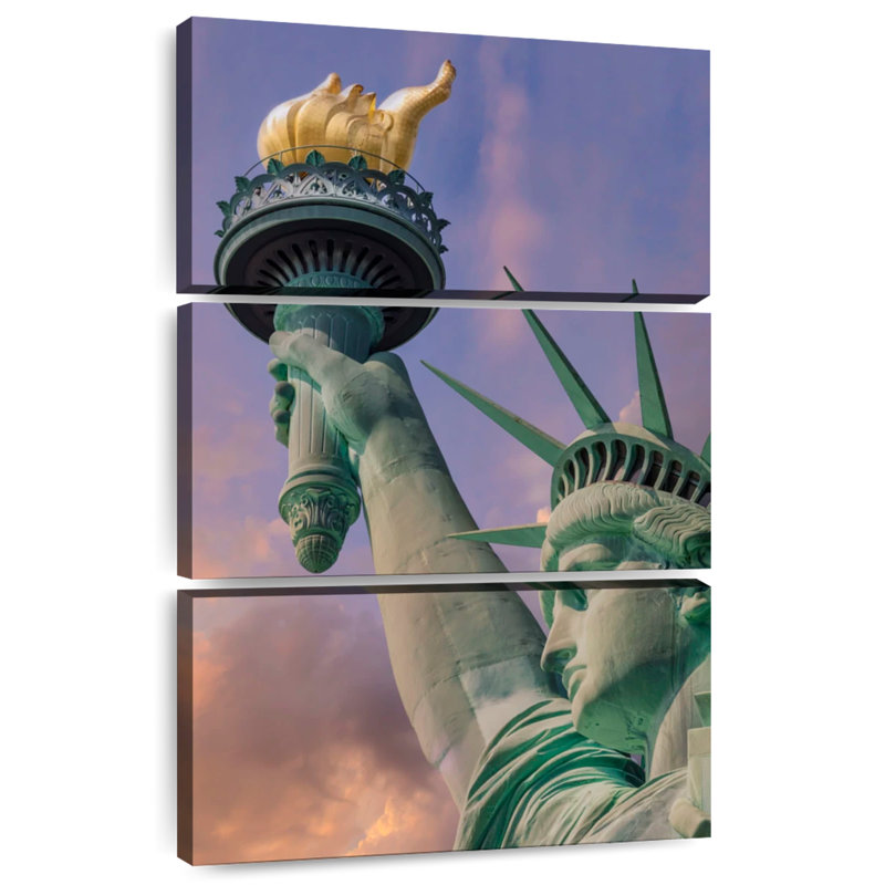 Statue Of Liberty At Sunset, H 38 po x l 24 po