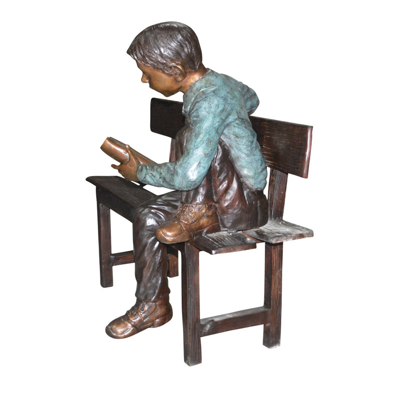 Statue en bronze d'un garçon assis sur un banc de lecture - Dimensions: L 43 po x l 20 po x H 36 po.