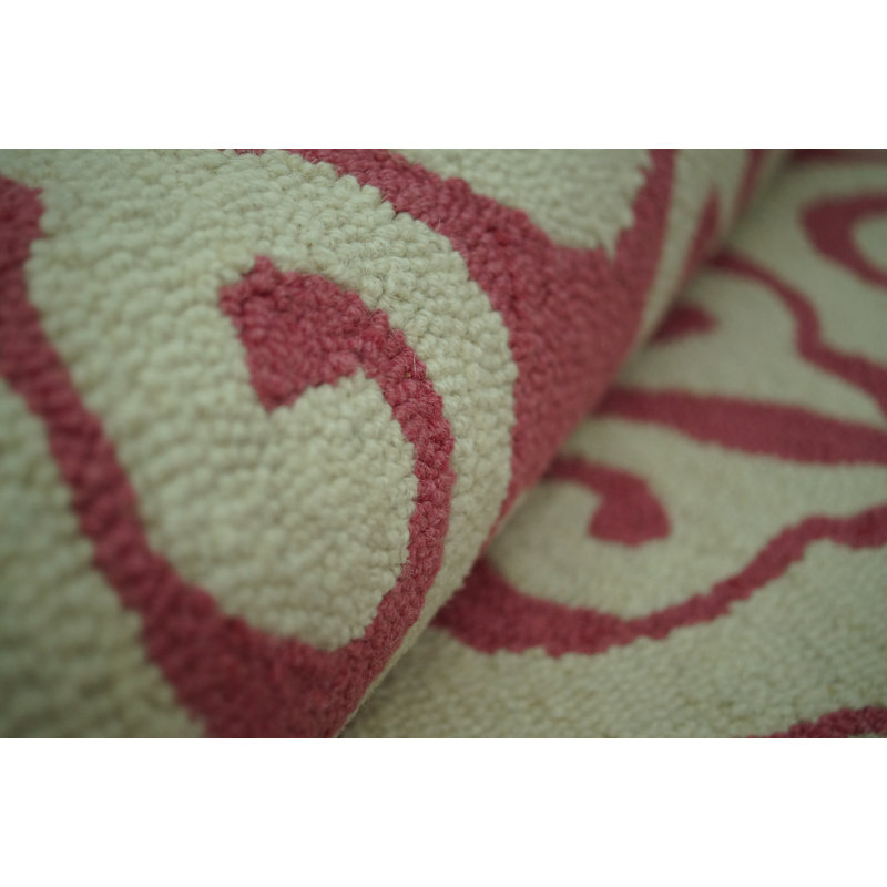 Tapis rose Dycen, 7 pi 6 po x 9 pi 6 po