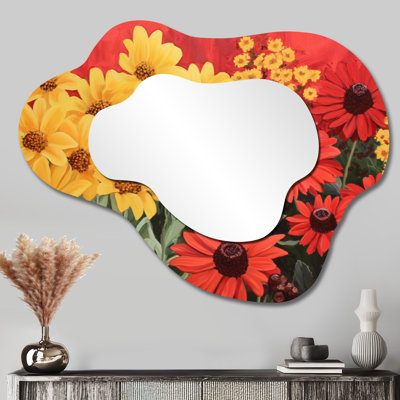Miroir mural irrégulier Red Cottage - Vibrant Garden of Daisies, imprimé sur métal