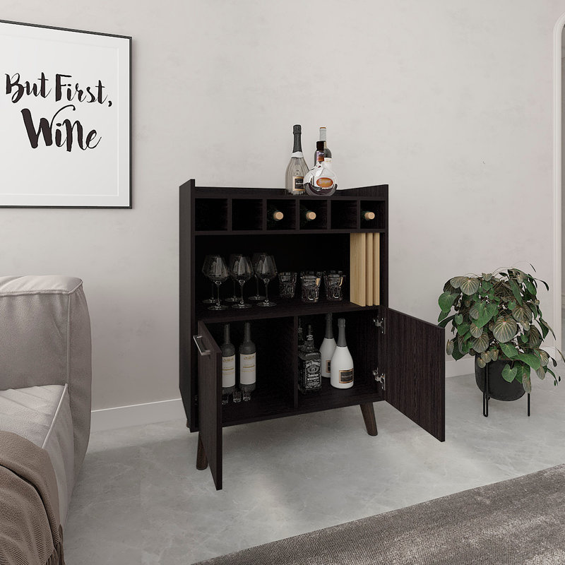 Armoire de bar de 40 po de hauteur avec six casiers à bouteilles, deux cabientets à deux portes, quatre tablettes, un salon, un porte-bouteilles et un cabaret Liquoar