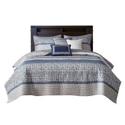 6 Piece Reversible Jacquard Quilt Set With Throw Pillows Navy King/Cal King