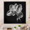 Orchidée blanche lumineuse avec lueur mauve VI - reproduction sur toile