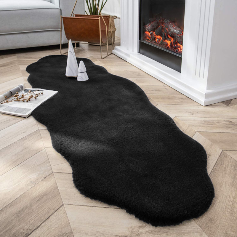 Hamlen Faux Fur Washable Indoor Rug, Novelty 2' x 6'