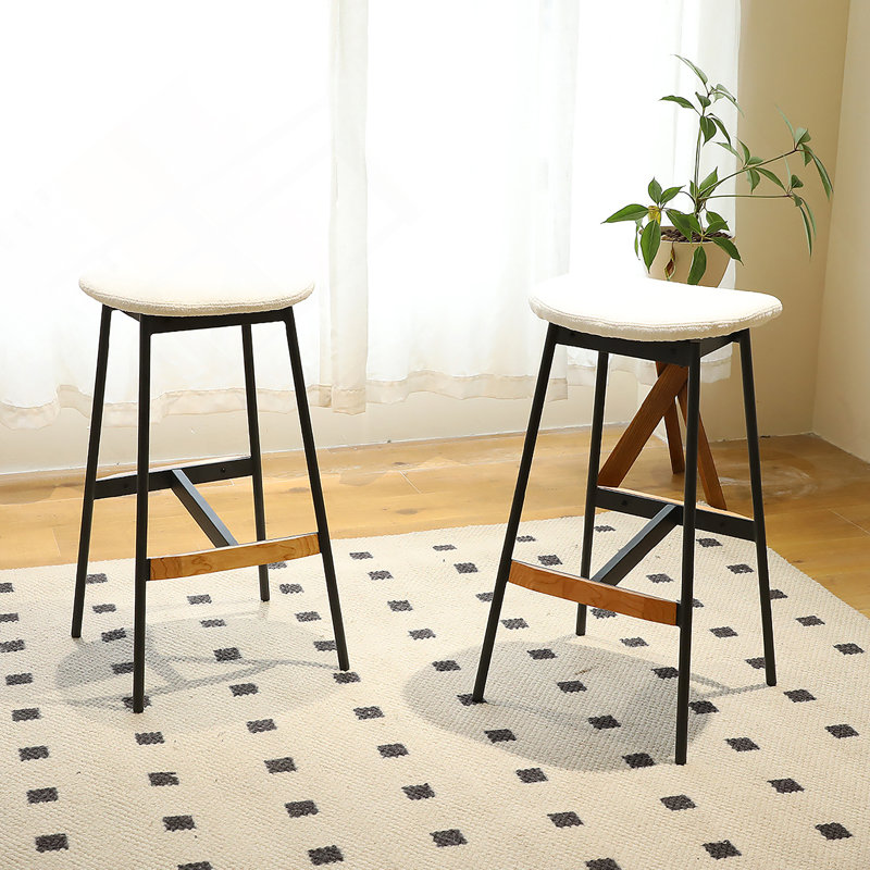 Tabouret rembourré avec structure en métal (ensemble de 2), Blanc, Tabouret de bar (siège d'une hauteur de 29,5 po)