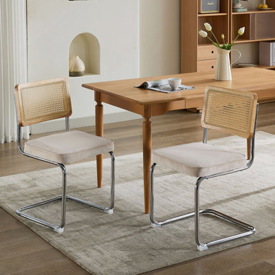 Ensemble de 2 chaises de salle à manger de style Mid-Century moderne, chaises d'appoint en velours avec dossier en canne naturelle et base en acier inoxydable chromé, chaises de conception célèbre Breuer, chaises de cuisine rembourrées en rotin, beige