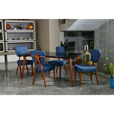 Ensemble repas pour quatre personnes