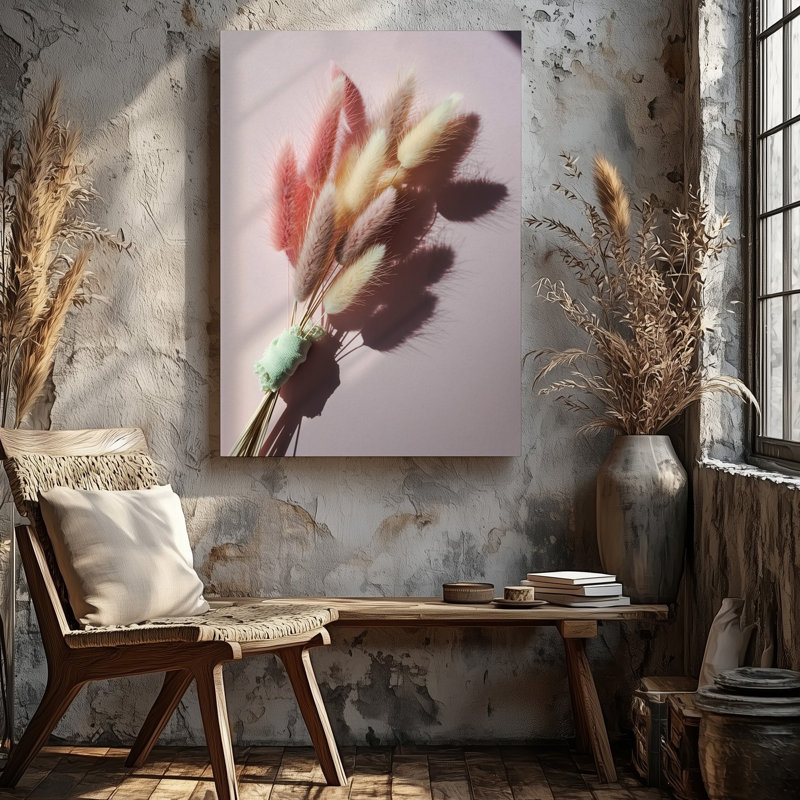 Toile, "Un arrangement délicat de fleurs séchées douces dans des tons pastel discrets", y compris rose pâle et beige crème, doucement