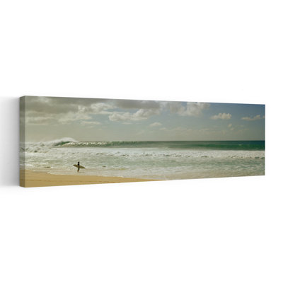 Surfeur debout sur la plage, North Shore, Oahu, Hawaï, États-Unis, art contemporain abstrait, plage, nature