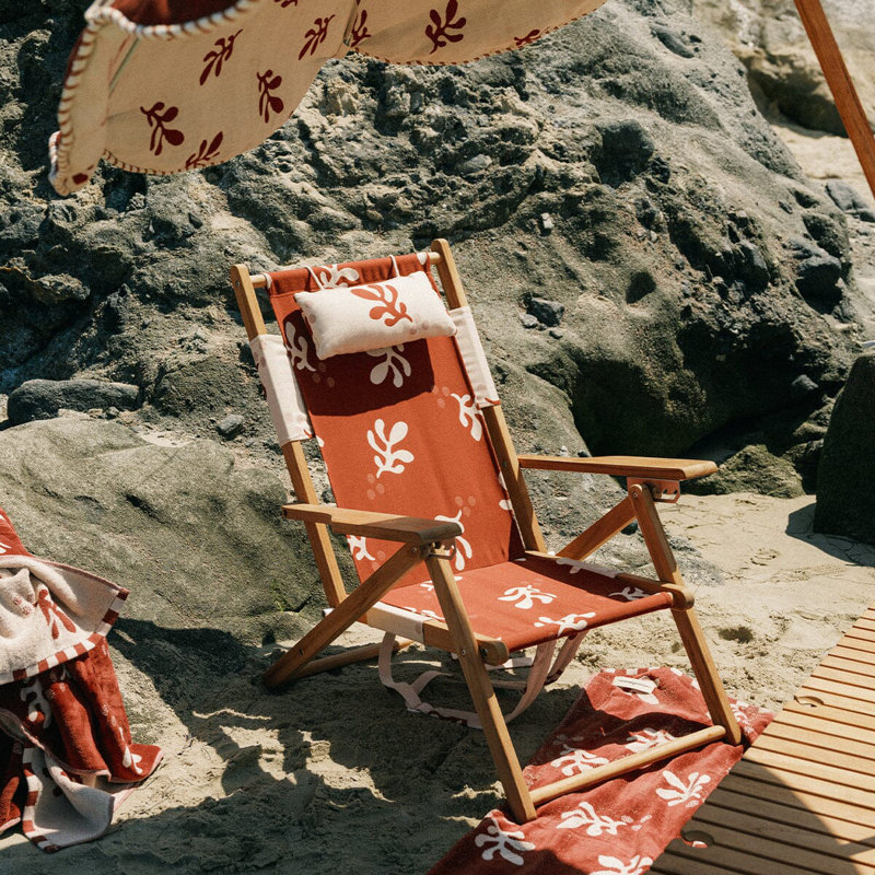 Tommy Chair, Rivie White