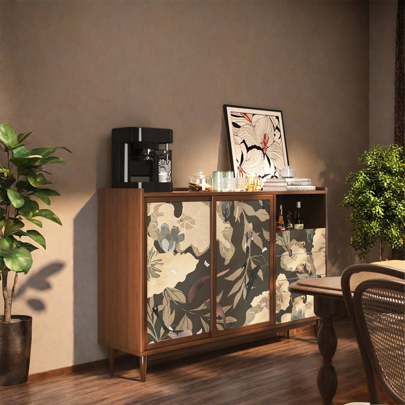 Armoire en noyer avec tiroirs et tablettes